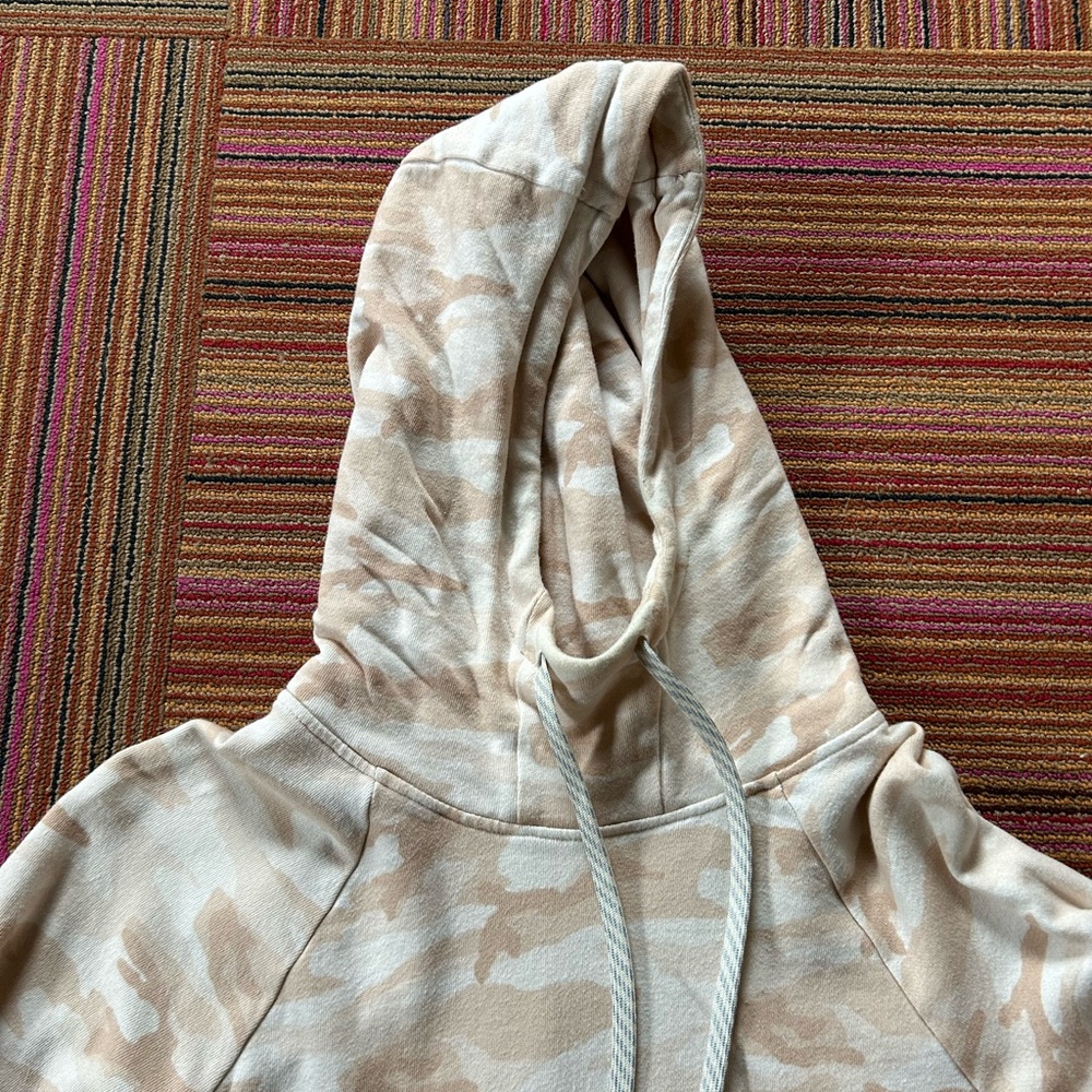 Vuori Cream Camo Hoodie – High Neck – Size XS - Picture 3 of 3